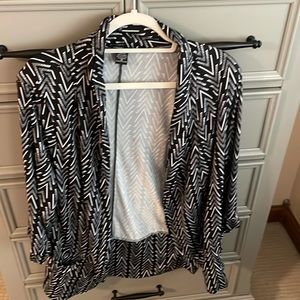 2X cardigan. 3/4 sleeve.